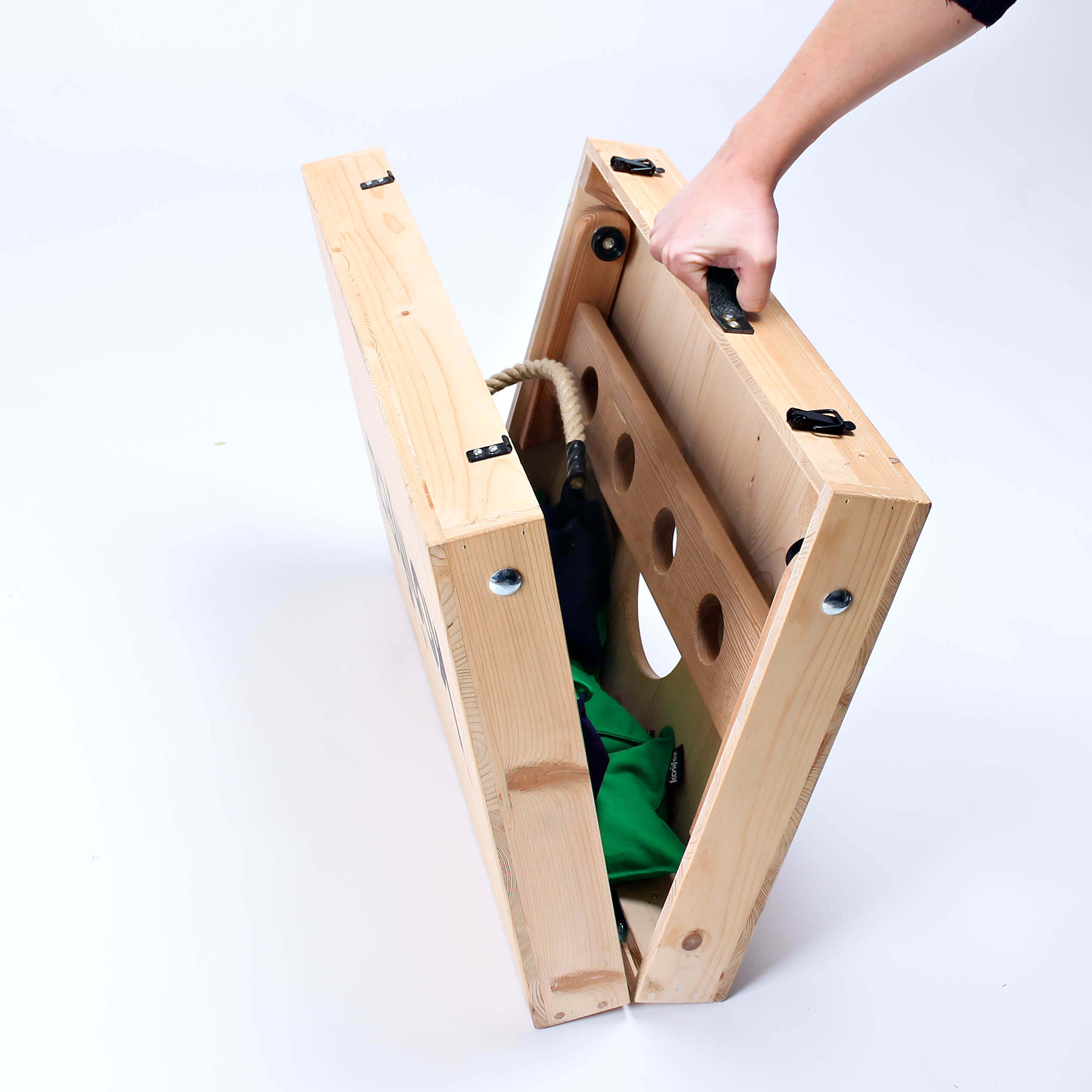 cornhole-konifez-spiel-gartenspiel-parkspiel-wurfspiel-hochzeitsspiel-event-kaufen-spielen-outdoor-produkt-klappbar-koffer-tragbar-3 Cornhole von konifez® als Koffer-Variante zum Mitnehmen