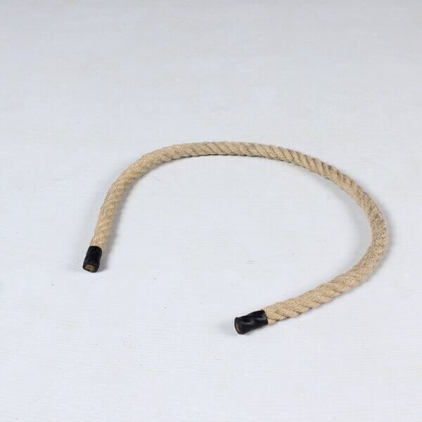 Hier ist eine Abwurflinie für das Cornhole von konifez zu sehen. Komplett von Hand gemacht und sehr hochwertig.